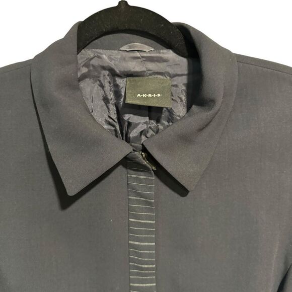 AKRIS Navy Blue Short Sleeve Wool Blazer - Picture 4 of 10